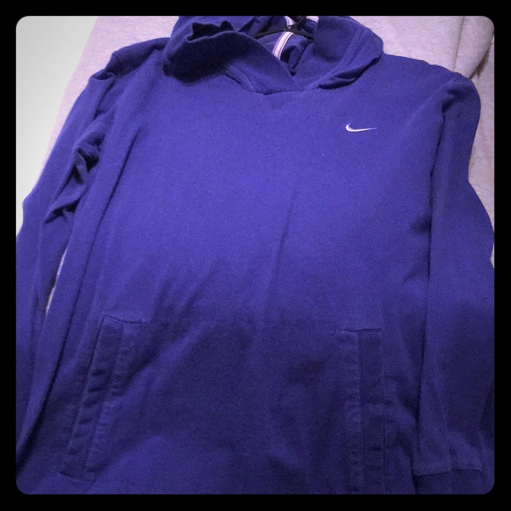 NIKE lightweight long sleeve shirt